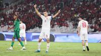 Kapten Timnas Indonesia, Jay Idzes dalam laga melawan Timnas Arab Saudi di Stadion Utama Gelora Bung Karno, Jakarta, Selasa (19/11/2024). (Bola.com/Abdul Aziz).