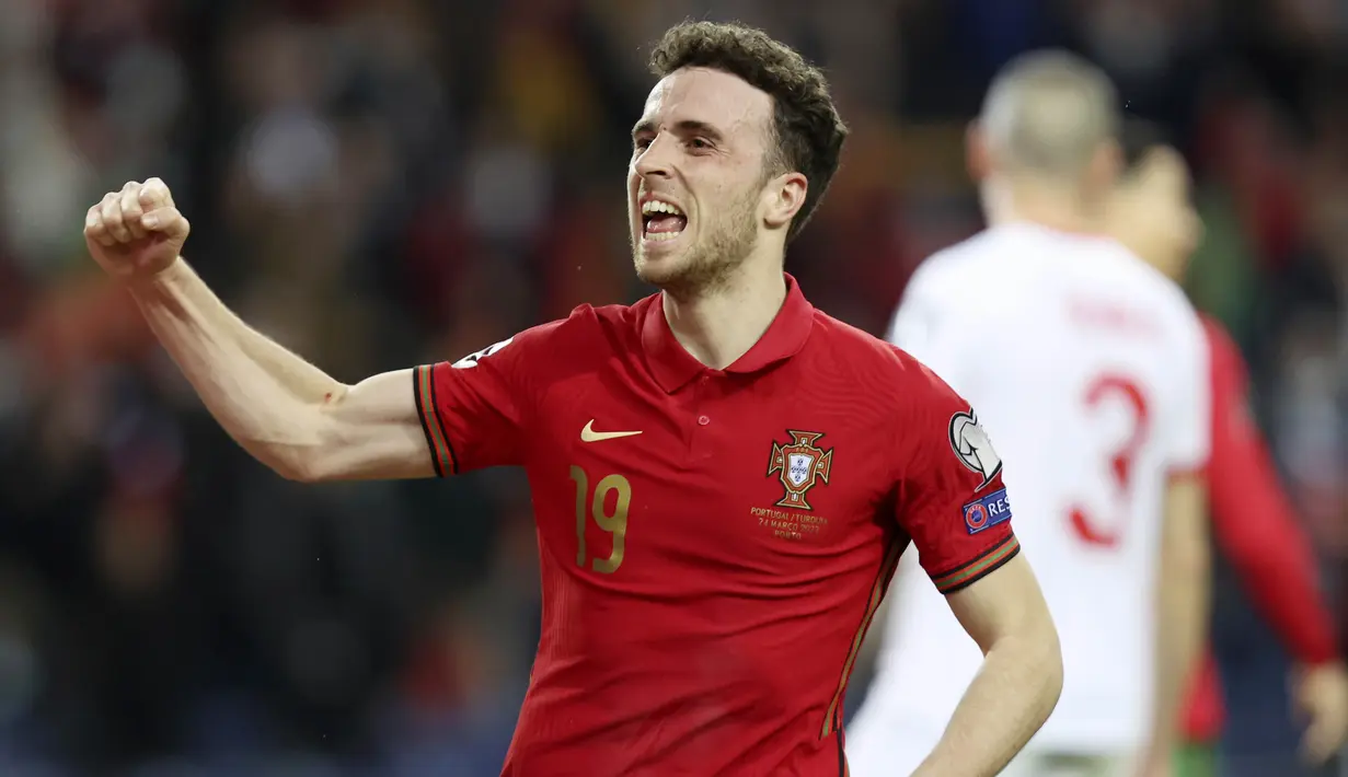 Tiga gol Timnas Portugal dicetak oleh Otavio, Diogo Jota dan Matheus Nunes. Sementara Turki mendapat gol dari Burak Yilmaz. (AP/Luis Vieira)