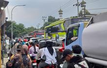 Macet Parah Menuju Pantai Anyer