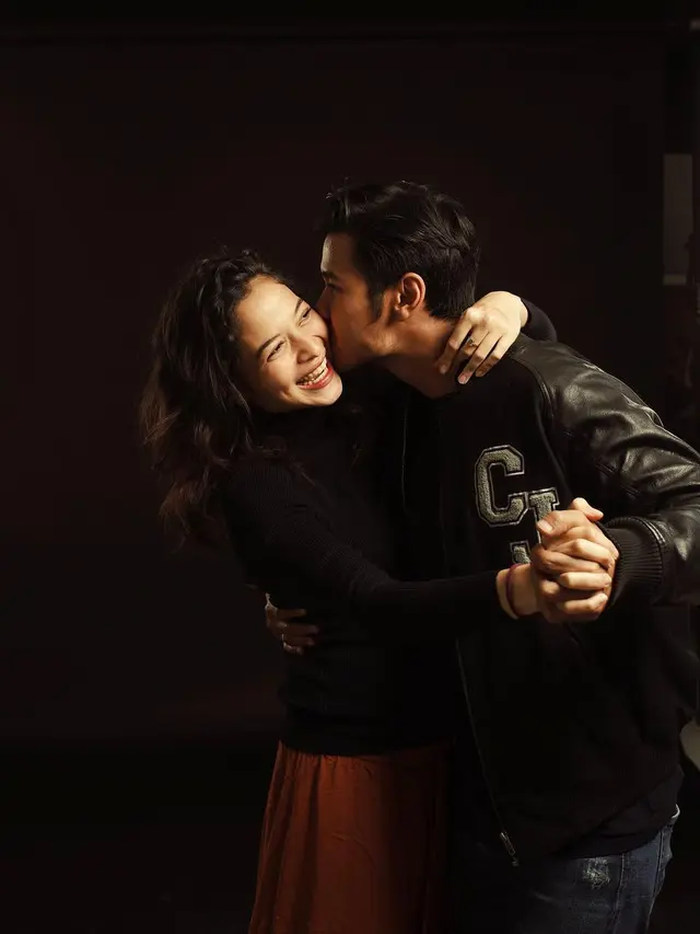 'Diserang' Penonton Layangan Putus, Ini 6 Potret Romantis Chicco Jerikho dan Putri Marino