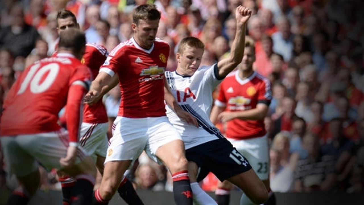 Van Gaal belum tentu mainkan Carrick lawan Wolfsburg
