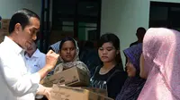 Jokowi Bagikan Makanan Bergizi untuk Balita-Ibu Hamil di Banten