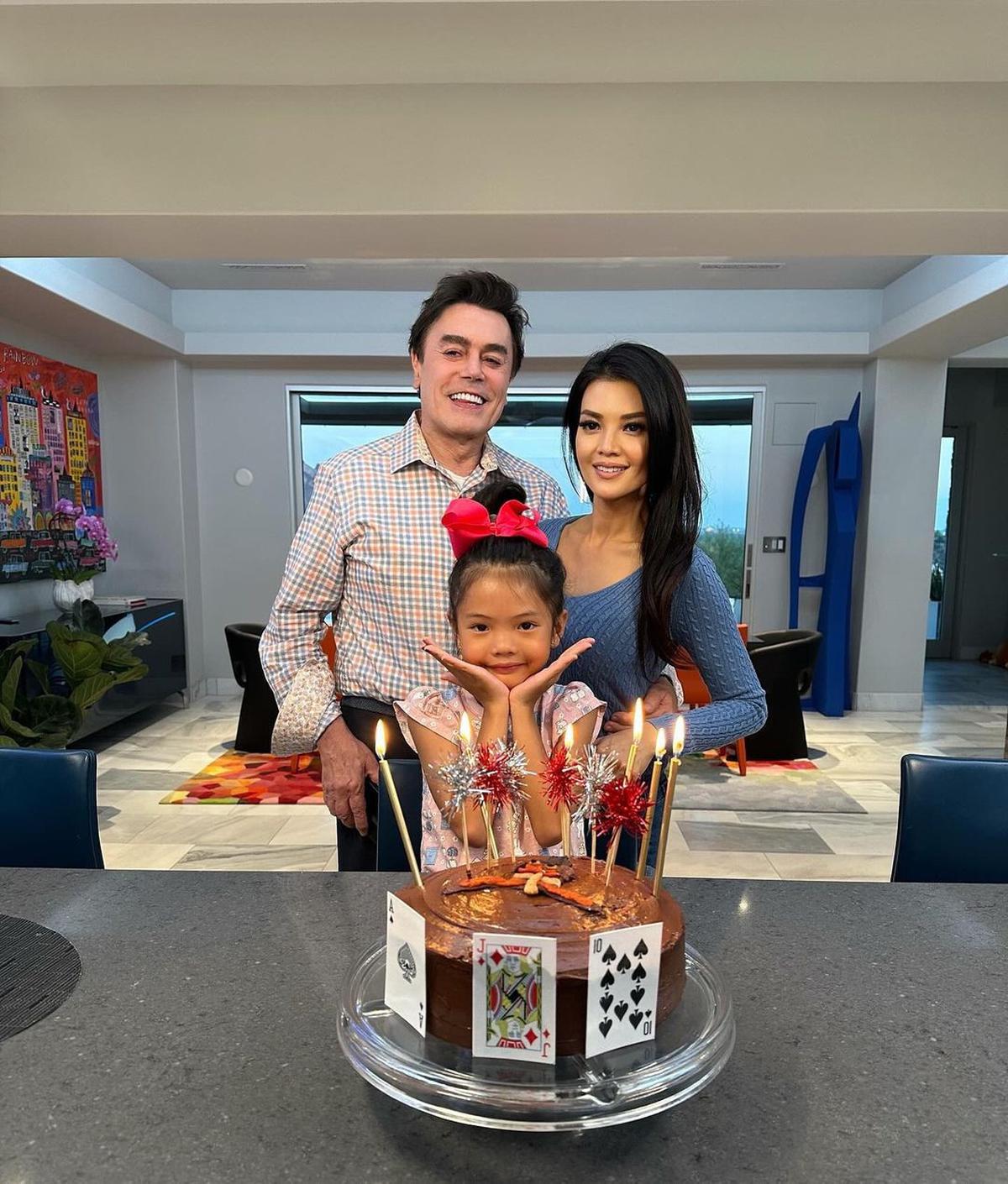 7 Potret Ultah Anak Farah Quinn yang ke-6, Perlihatkan Kedekatan dengan Ayah Bule Sambungnya