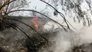 Kebakaran melanda TPS Limo pada Minggu (22/10/2023) malam. (Liputan6.com/Herman Zakharia)