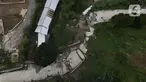 Foto udara kondisi jalan yang terbelah akibat pergeseran tanah di kawasan Bojong Koneng, Babakan Madang, Kabupaten Bogor, Jawa Barat, Jumat (16/9/2022). Badan Penanggulangan Bencana Daerah (BPBD) setempat mencatat 18 unit rumah  mengalami kerusakan, dan pergeseran tanah itu menyebabkan retakan-retakan di tanah, dinding, plafon dan lantai rumah warga serta akses jalan sudah tidak bisa dilewati oleh kendaraan roda dua dan roda empat. (Liputan6.com/Herman Zakharia)