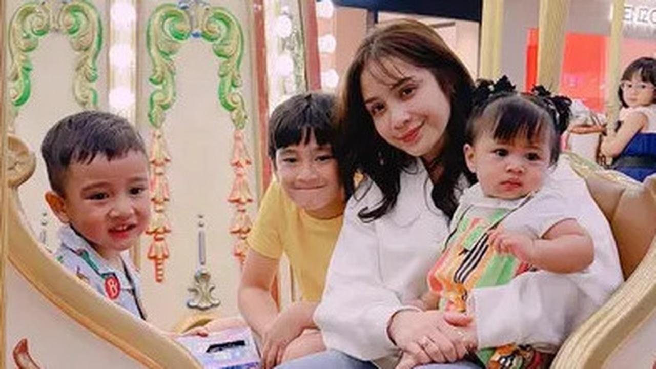Koleksi Jepit Rambut Mungil Nagita Slavina Harganya Bikin Syok, Keluaran Celine Hingga Louis Vuitton