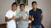 Eks striker Persib, Rudiyana (kiri), resmi gabung Persis Solo. (Bola.com/Romi Syahputra)