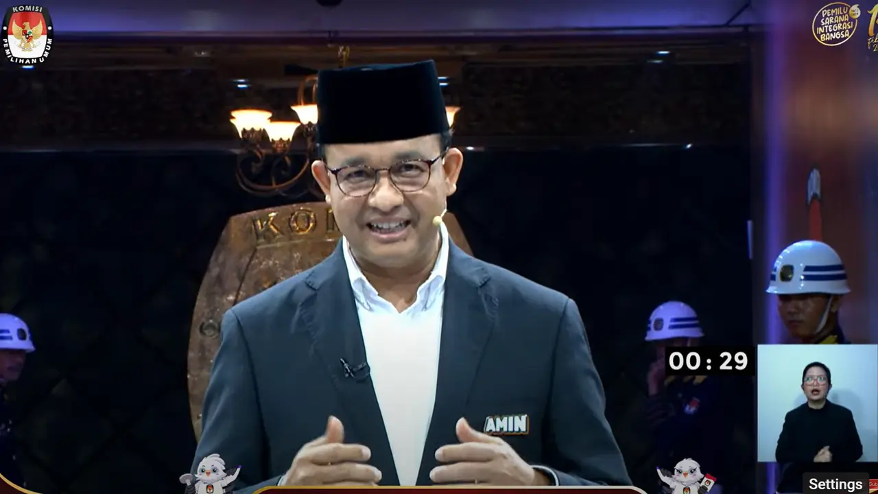 Anies Baswedan saat debat capres perdana di kantor Komisi Pemilihan Umum (KPU), Selasa (12/12/2023).