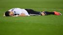 9. Bintang Juventus, Cristiano Ronaldo, terjatuh karena kesakitan setelah ditekel saat laga Serie A Italia melawan AC Milan. (AFP/Marco Bertorello)