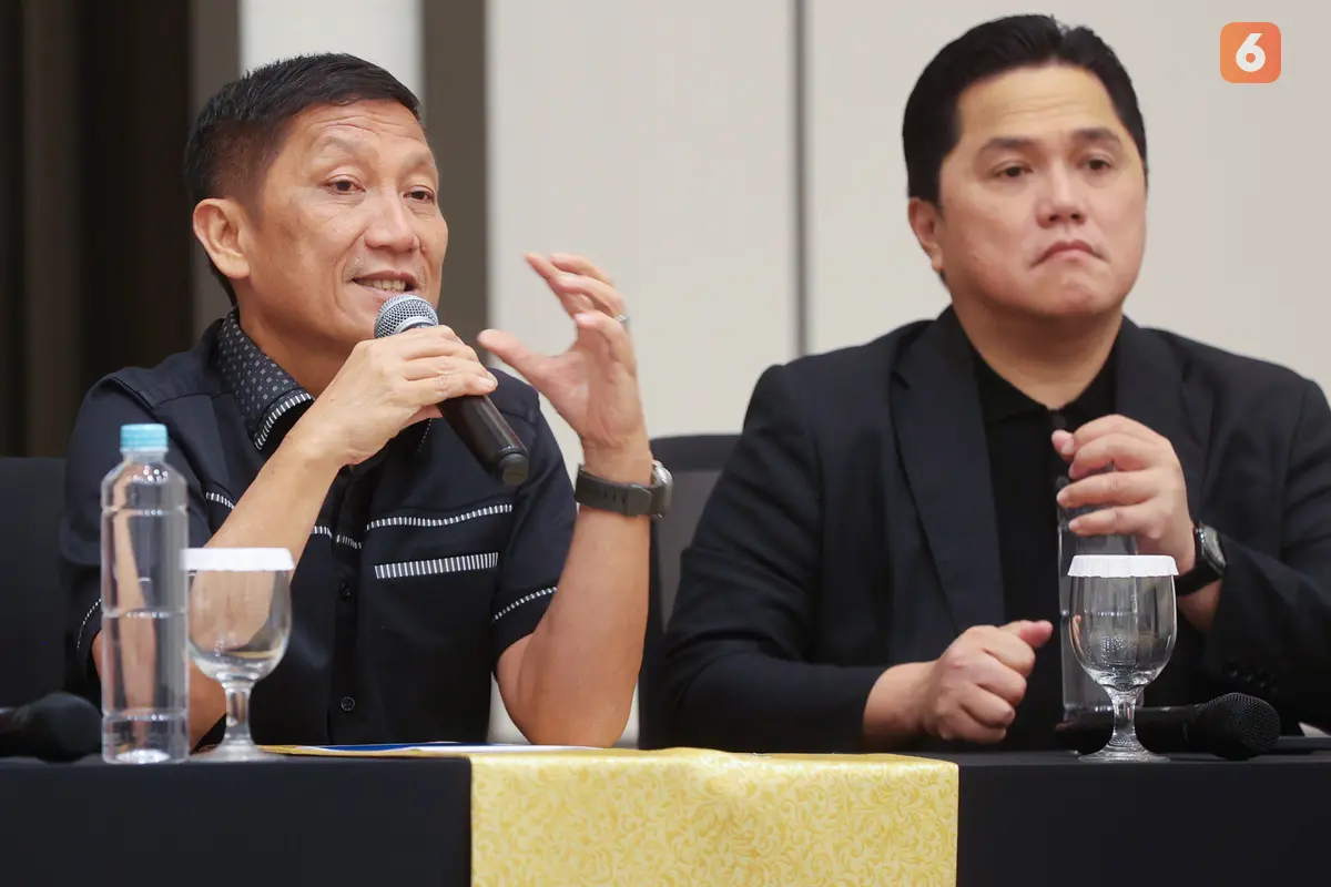 Dirut PT LIB Ferry Paulus dan Ketum PSSI Erick Thohir
