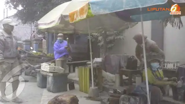 [VIDEO] Hujan Abu Meluas, Pengungsi Kelud Pindah 3 Kali