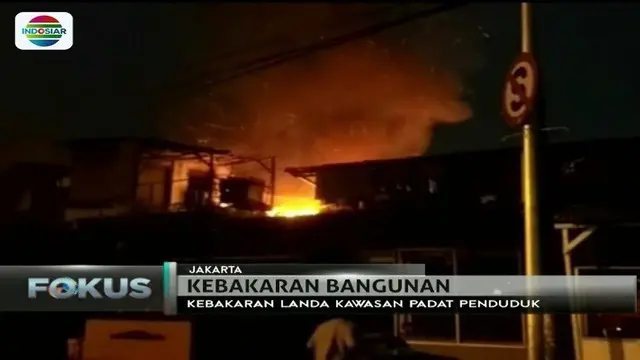 Kebakaran di Kawasan Padat Penduduk, Api Diduga dari Charger HP 