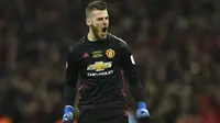 David de Gea menjadi salah satu pemain incaran Real Madrid pada bursa transfer januari 2018, kapten Real Madrid Sergio Ramos ikut mendesak klub tersebut untuk menandatangani kontrak dengan kiper Setan Merah tersebut.  (AFP/Glyn Kirk)