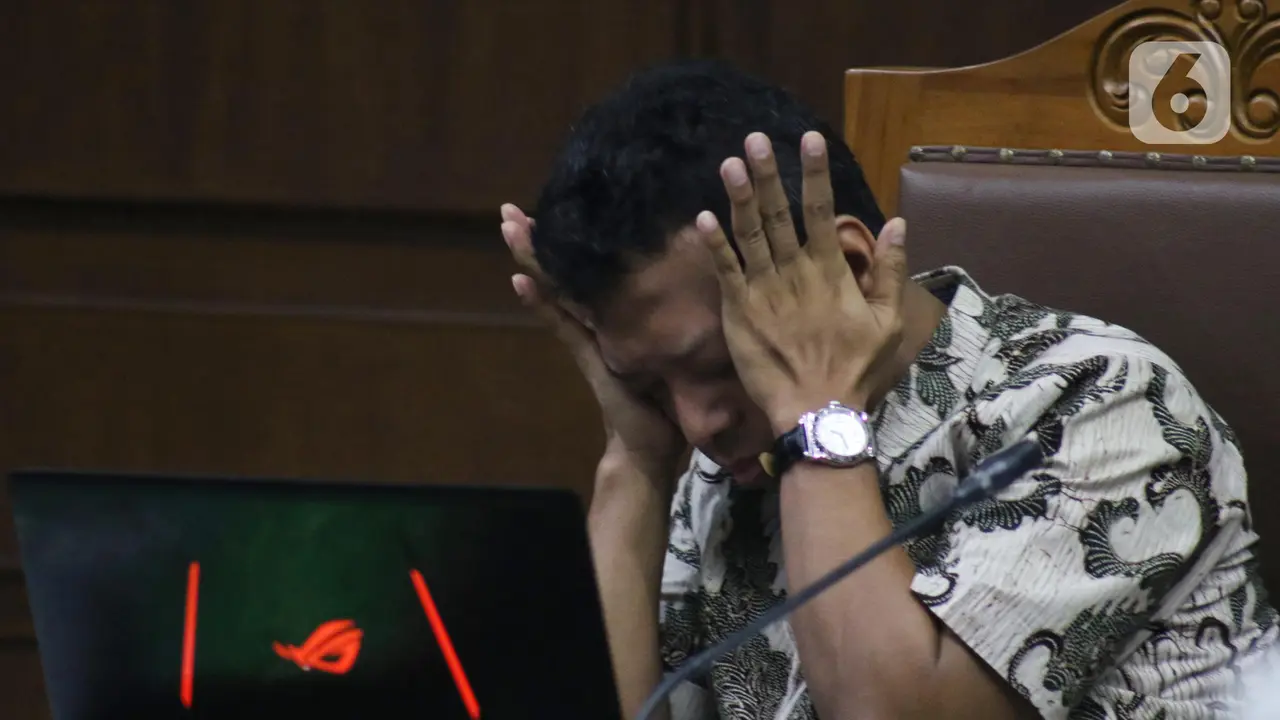 Ekspresi Romahurmuziy Saat Simak Keterangan Saksi
