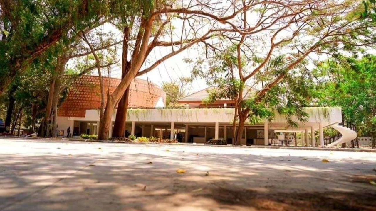 3. Revitalisasi Taman Balekambang<br>