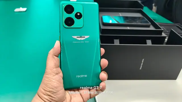 Penampakan belakang Realme GT 7 Dream Edition. Foto: Nurmayanti