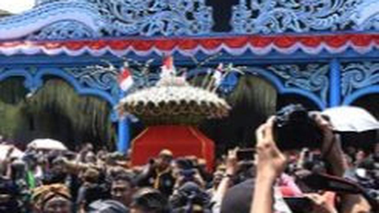 5.	Keraton Surakarta Hadiningrat