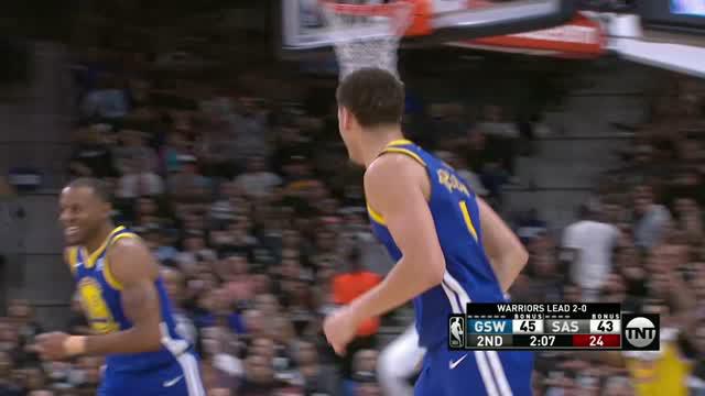 Berita video game recap NBA 2017-2018 antara Golden State Warriors melawan San Antonio Spurs dengan skor 110-97.