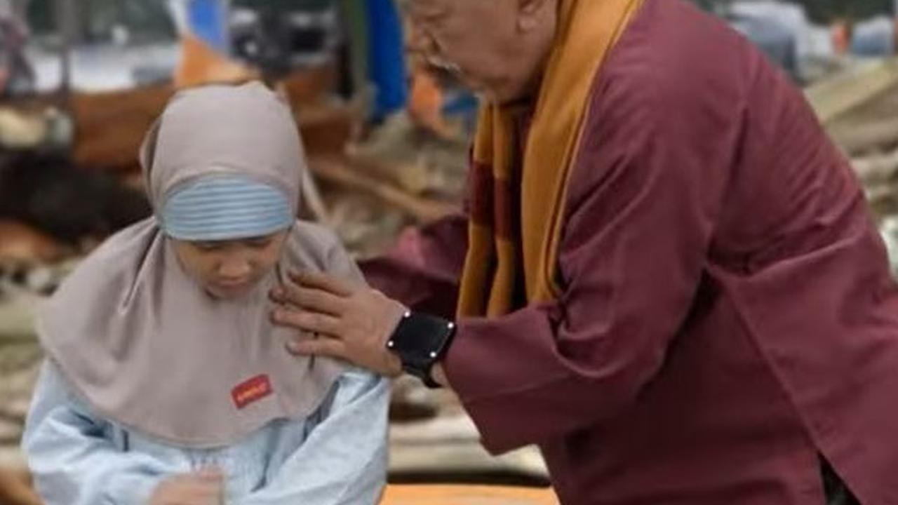 Tangkapan Layar Adegan di Sinetron Religi Lorong Waktu 2025 (Credit: YouTube SCTV).