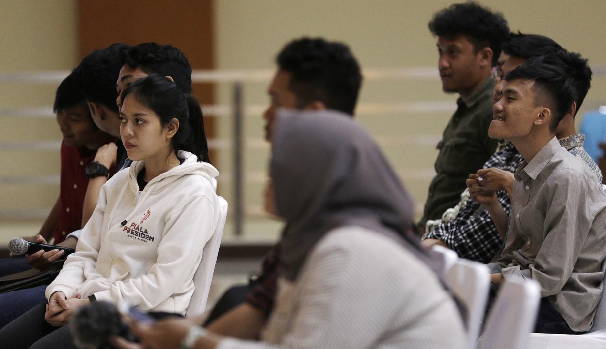 Tim peserta Piala Presiden Esports 2019 saat mengikuti bootcamp di Gedung Krida Bhakti Setneg, Jakarta, Selasa (26/3). Final Piala Presiden Esports akan digelar pada 30-31 Maret 2019. (Bola.com/Yoppy Renato)