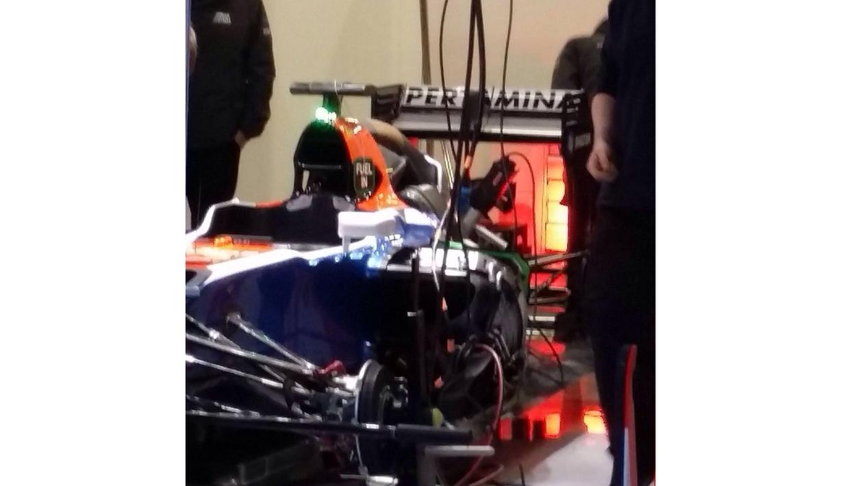 Mobil F1 Manor Racing Team 05 (MRT05) yang akan dipakai Rio Haryanto pada balapan F1 musim 2016. (Bola.com/Rio Haryanto Media)