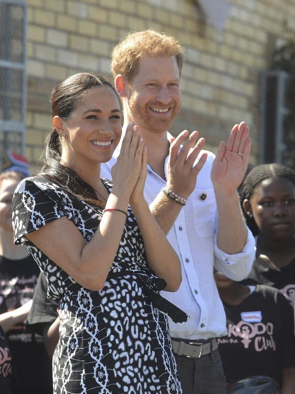Pangeran Harry dan istrinya, Meghan Markle (Courtney Africa / Africa News Agency via AP, Pool)
