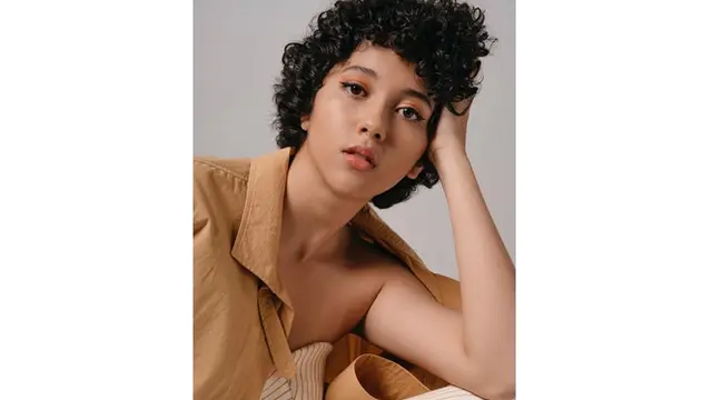 Kerap Tampil Tomboy, Ini 6 Potret Sitha Marino dengan Makeup Tebal