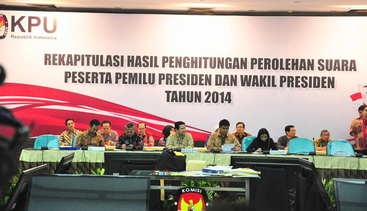 Komisi Pemilihan Umum menggelar rapat pleno rekapitulasi hasil penghitungan suara nasional Pilres 2014. (Liputan6.com/Faizal Fanani)