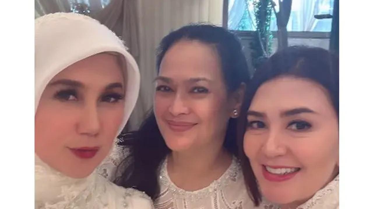 6 Potret Bella Saphira, Diah Permatasari dan Marini Zumarnis di Acara Pengajian, Tampil Memukau