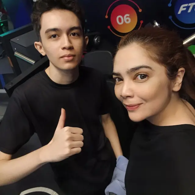 6 Potret Kiano Ghifari Anak Nova Soraya, Ikuti Jejak Ayah Jadi Pemusik