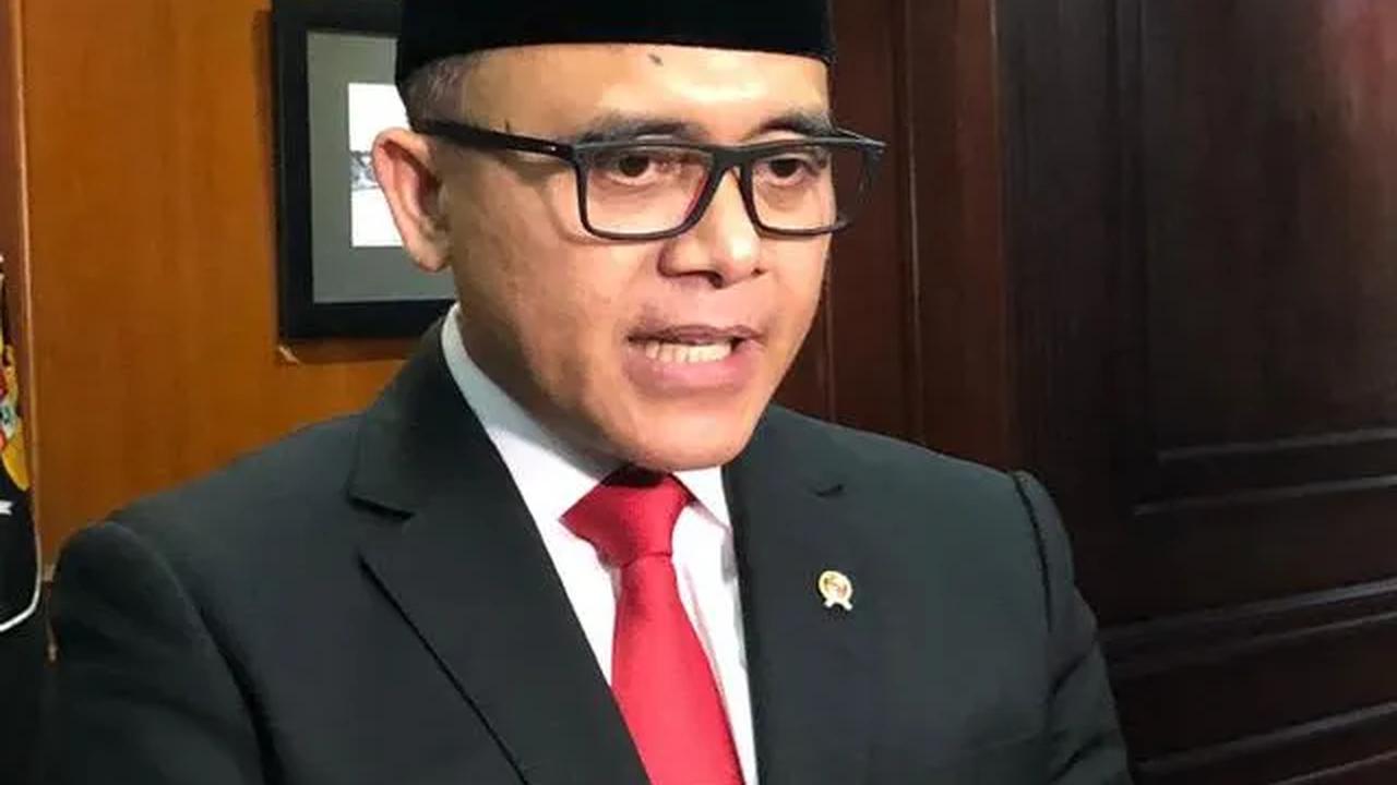 "Tapi ini hanya berlaku untuk sementara pemerintah pusat, jadi tidak untuk di daerah," tegas Anas.