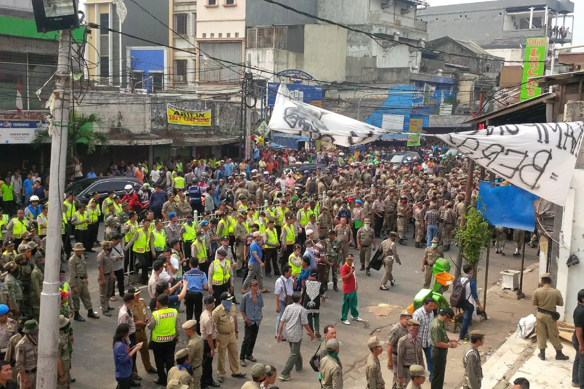 Kampung Pulo Rusuh, Lalu Lintas Macet Parah