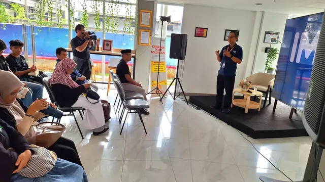 Rektor IMDE, Totok Amin Soefijanto, Ed.D  ketika memberikan sambutan