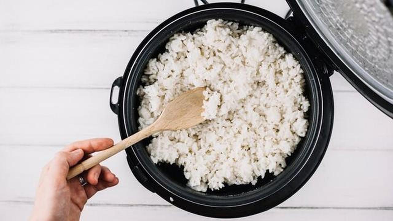 Tips Praktis, Atasi Nasi Rice Cooker yang Kurang Matang