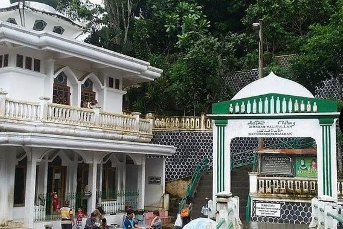 Gua Safarwadi Pamijahan di Tasikmalaya, Indonesia destinasi wisata libur lebaran