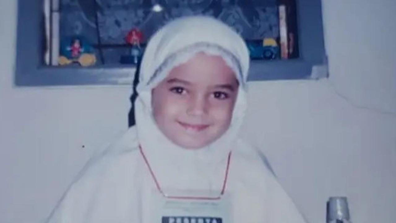 Potret Lawas Enzy Storia Pakai Hijab saat Ikut Pesantren Kilat di Sekolah, Cantik Sejak Kecil dengan Wajah Bulenya