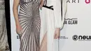 Hadir menonton sebuah film bersama wanita cantik, Caitlyn Jenner pun tak memberi tahu siapa sosok wanita itu.  (AFP/Bintang.com)