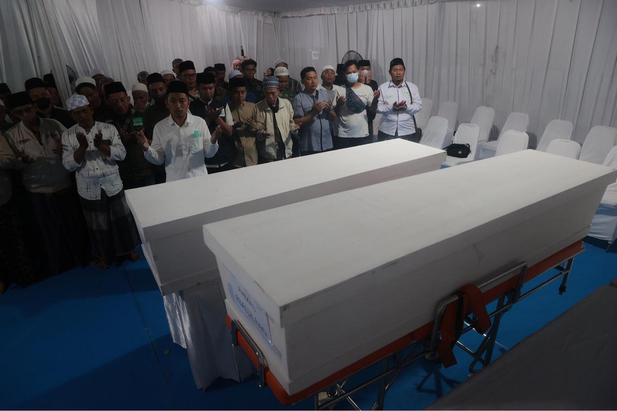 FOTO: 45 Kantong Jenazah Korban Ambruknya Musala Ponpes Al Khoziny Diterima RS Bhayangkara, Proses Identifikasi Terus Berlanjut