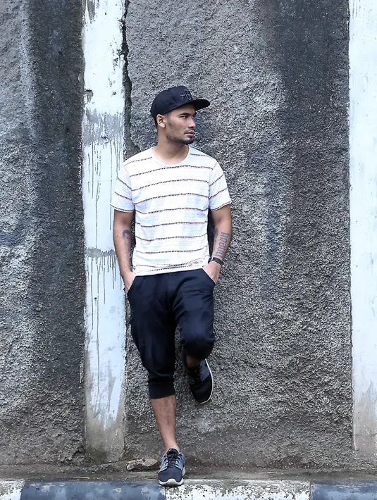 Jatuh bangun saat mengawai karirnya 12 tahun silam. Setelah ia memutuskan cabut dari Saykoji. Beberapa kali membuat demo dan menawarkan ke lebel. Semuanya menolak, baik lebel besar maupun kecil. (Nurwahyunan/Bintang.com)