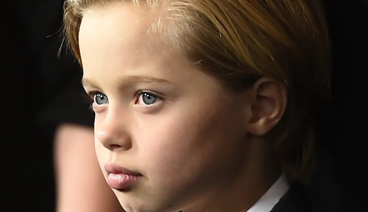 Melansir Aceshowbiz, Jolie dan anak-anaknya dikabarkan mengunjungi pantai yang berlokasi dekat dengan rumah yang mereka sewa di daerah Malibu. Terbukti dengan anak-anak mereka yang sangat menikmatinya. (AFP/Bintang.com)