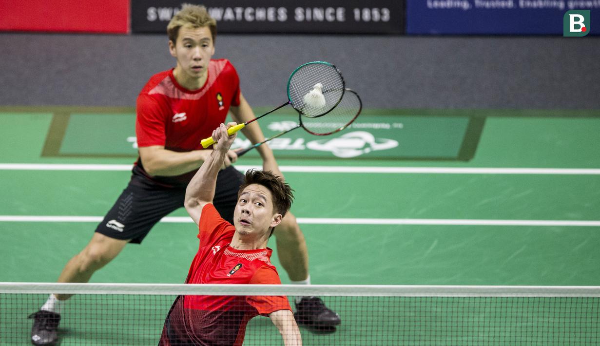 Pasangan Indonesia,Kevin Sanjaya/Marcus Fernaldi Gideon saat menghadapi wakil China Taipei, Lee Jhe-Huei/Lee Yang, pada laga semifinal bulutangkis Asian Games di Istora Senayan, Jakarta, Senin (27/8/2018). (Bola.com/Vitalis Yogi Trisna)