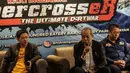 Sekjen IMI Jeffrey JP (tengah) memberi keterangan saat konferensi pers Kratingdaeng Supercrosser The Ultimate Dirtwar di Jakarta, Kamis (15/2). Kratingdaeng Supercrossers tersebut akan dilaksanakan di 15 titik di 12 kota. (Liputan6.com/Faizal Fanani)