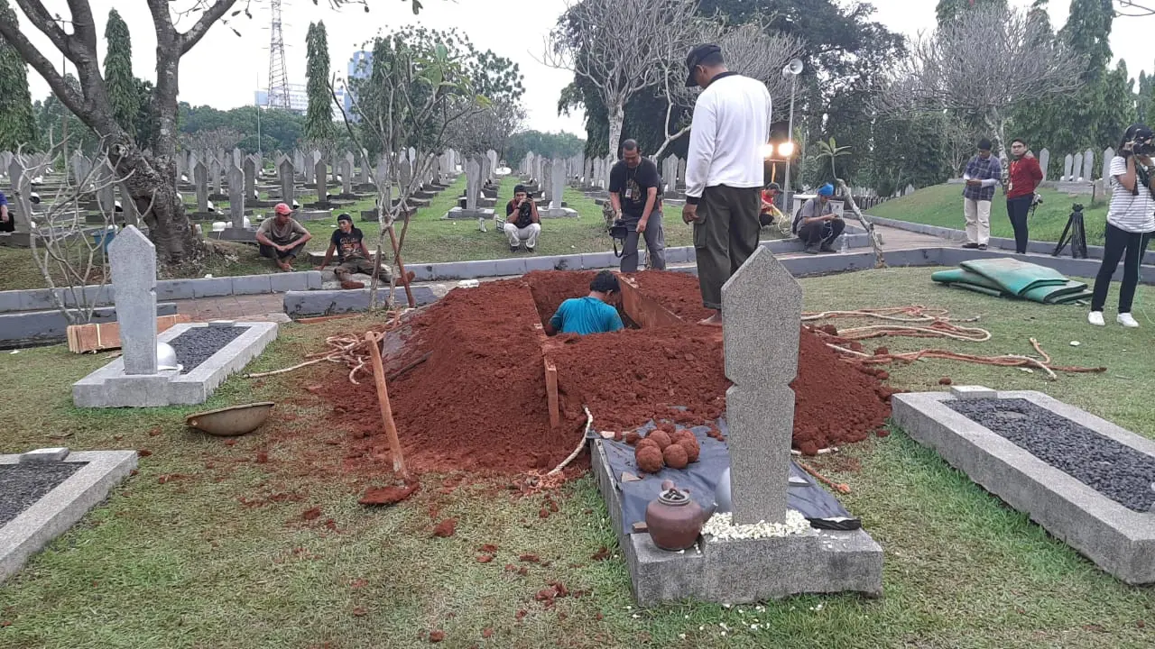 Liang lahat untuk jenazah mantan Ibu Negara Ani Yudhoyono di TMP Kalibata, Jakarta Selatan