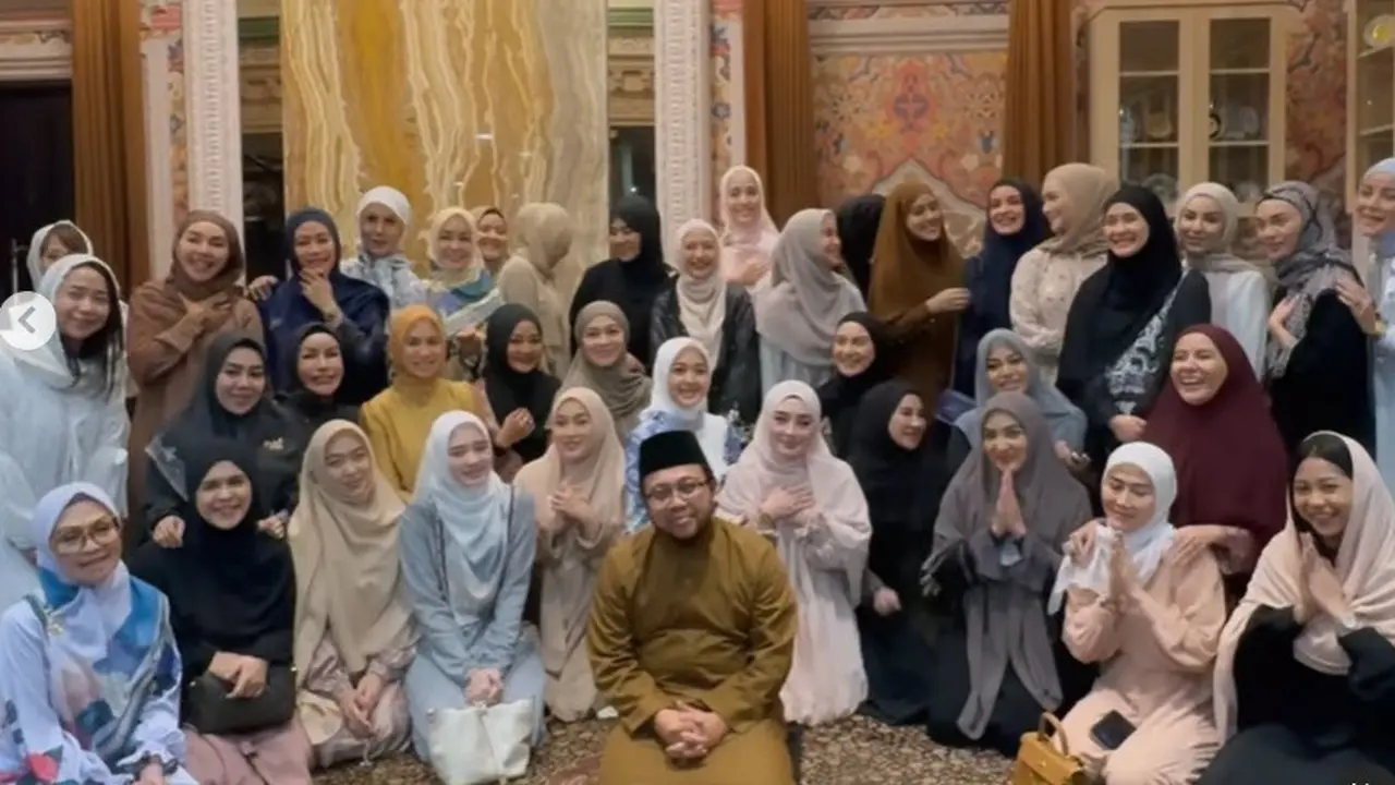 Potret beberapa artis yang hadir pada kajian di rumah Ashanty (Sumber: Instagram/nengnada11)