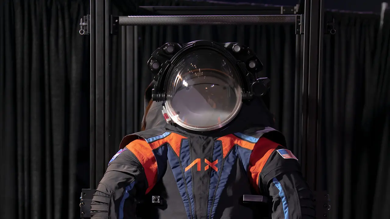 Pakaian antariksa untuk astronaut di misi Artemis III ke Bulan dipamerkan NASA (Dok. NASA)