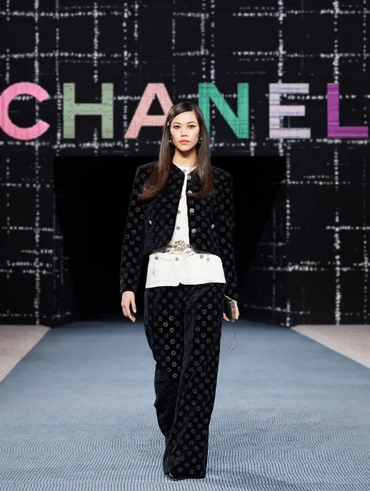 Chanel mengatakan pada hari Jumat minggu yang lalu, bahwa mereka akan menangguhkan bisnis di Rusia. Hal ini berkaitan dengan respon dari Rumah mode ini akan apa yang tengah terjadi di Ukraina. (Foto: dok Chanel)