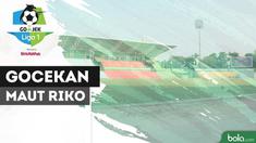 Riko Simanjuntak membuat lawannya kewalahan menjaga dirinya.