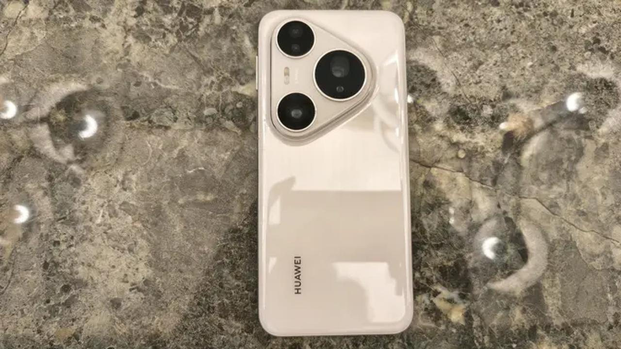 Huawei Pura 80 Pro varian Glazed White.(Liputan6.com/ Anka Fergy Agustian)