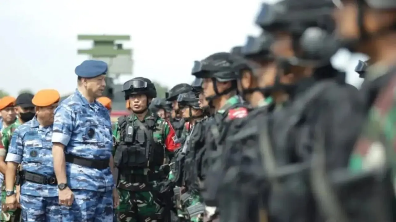 Gelar Pasukan TNI dilakukan oleh tiga matra yakni TNI AD, TNI AL, dan TNI AU menyambut penyelenggaraan KTT G20 di Bali. (foto: Tim Komunikasi dan Media G20)