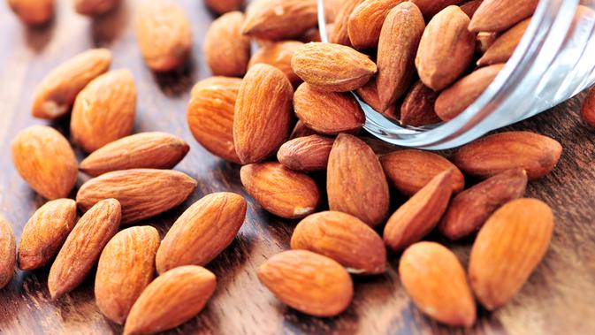 Kacang Almond  (Istimewa)